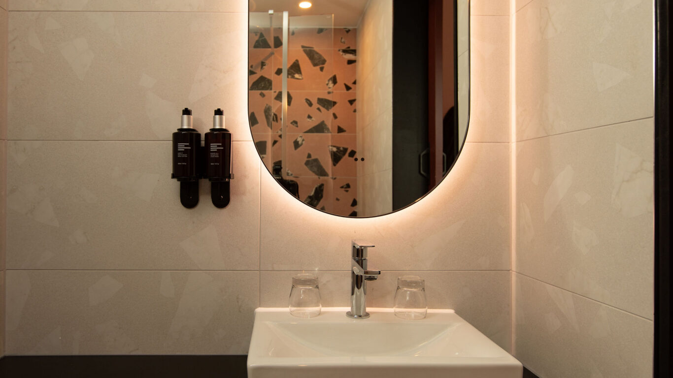 Wren bathroom 1